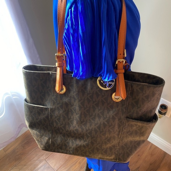 MICHAEL Michael Kors Brown and Tan Shoulder Bag - Picture 3 of 11